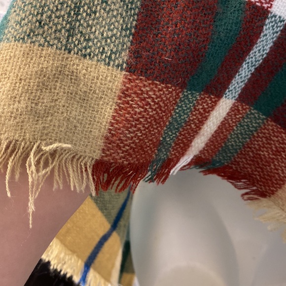 Plaid Winter Blanket Scarf - Picture 4 of 6